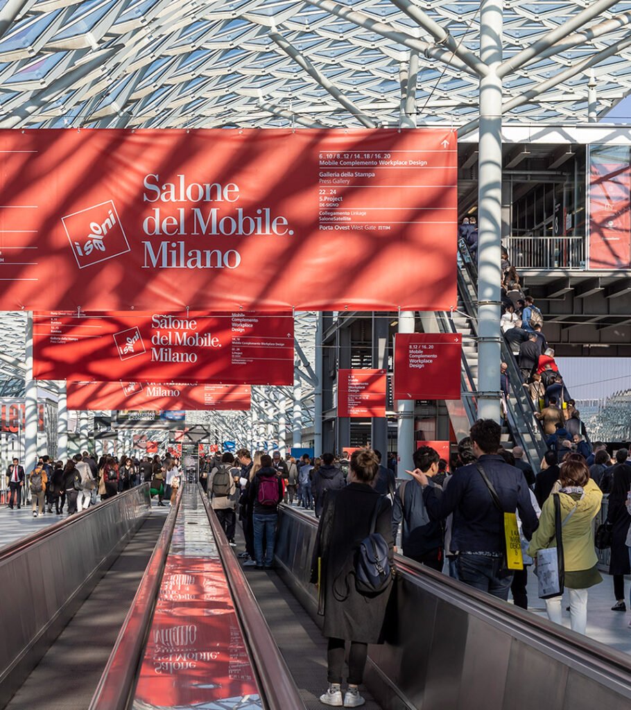 Interno del ponte passeggiata a iSaloni del mobile di Milano